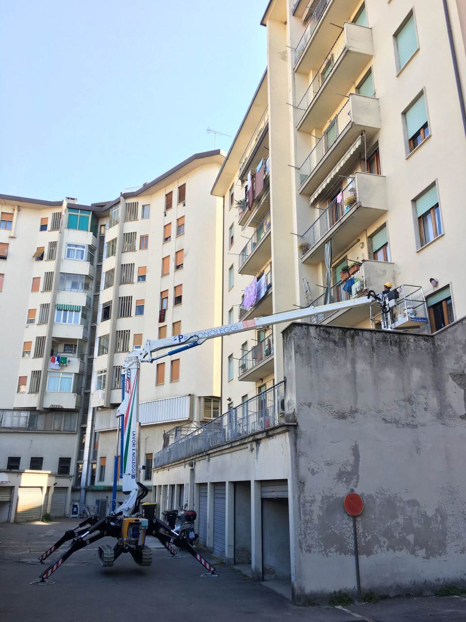 Piattaforma aerea a ragno 25 metri - Prato - Pratonoleggi