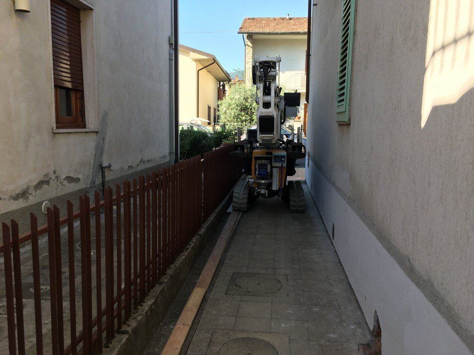 Piattaforma aerea a ragno 25 metri - Prato - Pratonoleggi