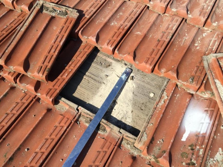 Posa tegole su tetto