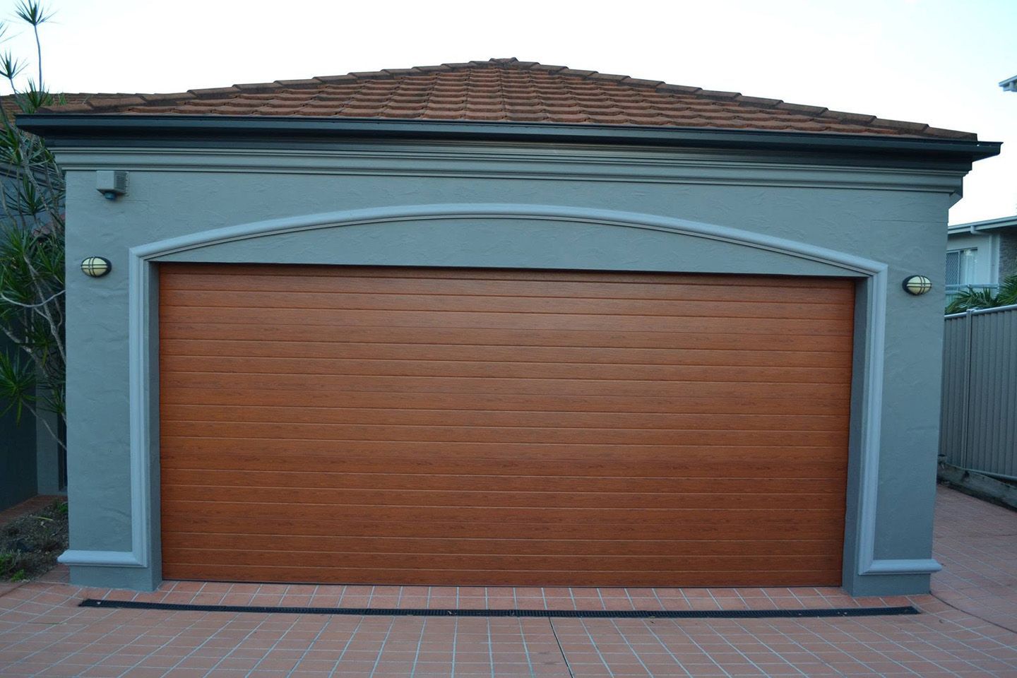 Modern Home With Garage Door On The Gold Coast