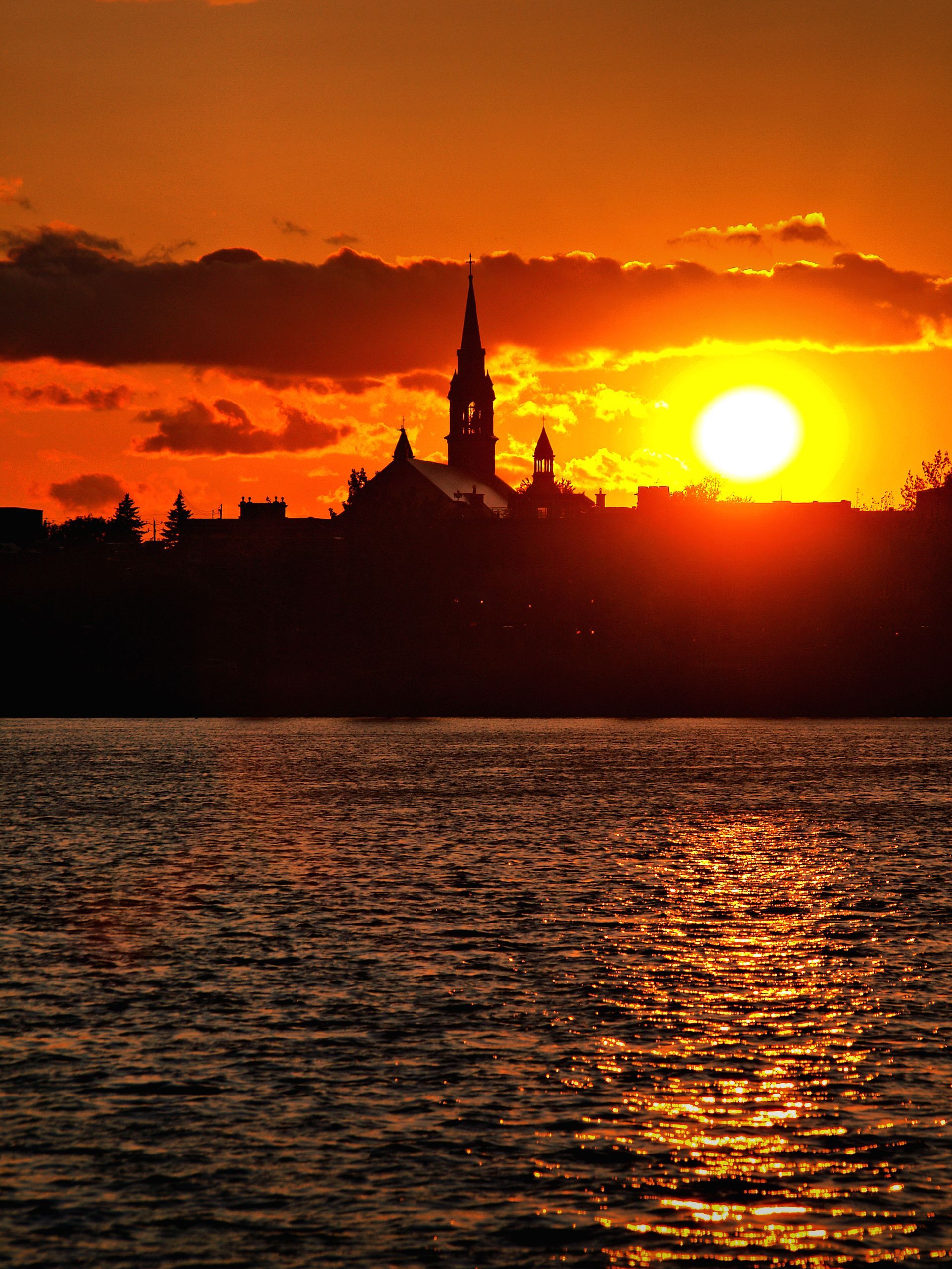 Couché de soleil sur l'église de St-Jean-sur-Richelieu
