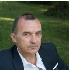 Patrick Palège, Président de l'ADSPF de 2014 à 2024, éducateur spécialisé, formateur, docteur en sociologie de l'EHESS, psychanalyste de la section clinique de Lyon, chercheur et prestataire en Petite enfance auprès de Conseils départementaux. Patrick Pelège, Président de l'ADSPF de 2014 à 2024, membre du Conseil d'Administration de l'ADSPF