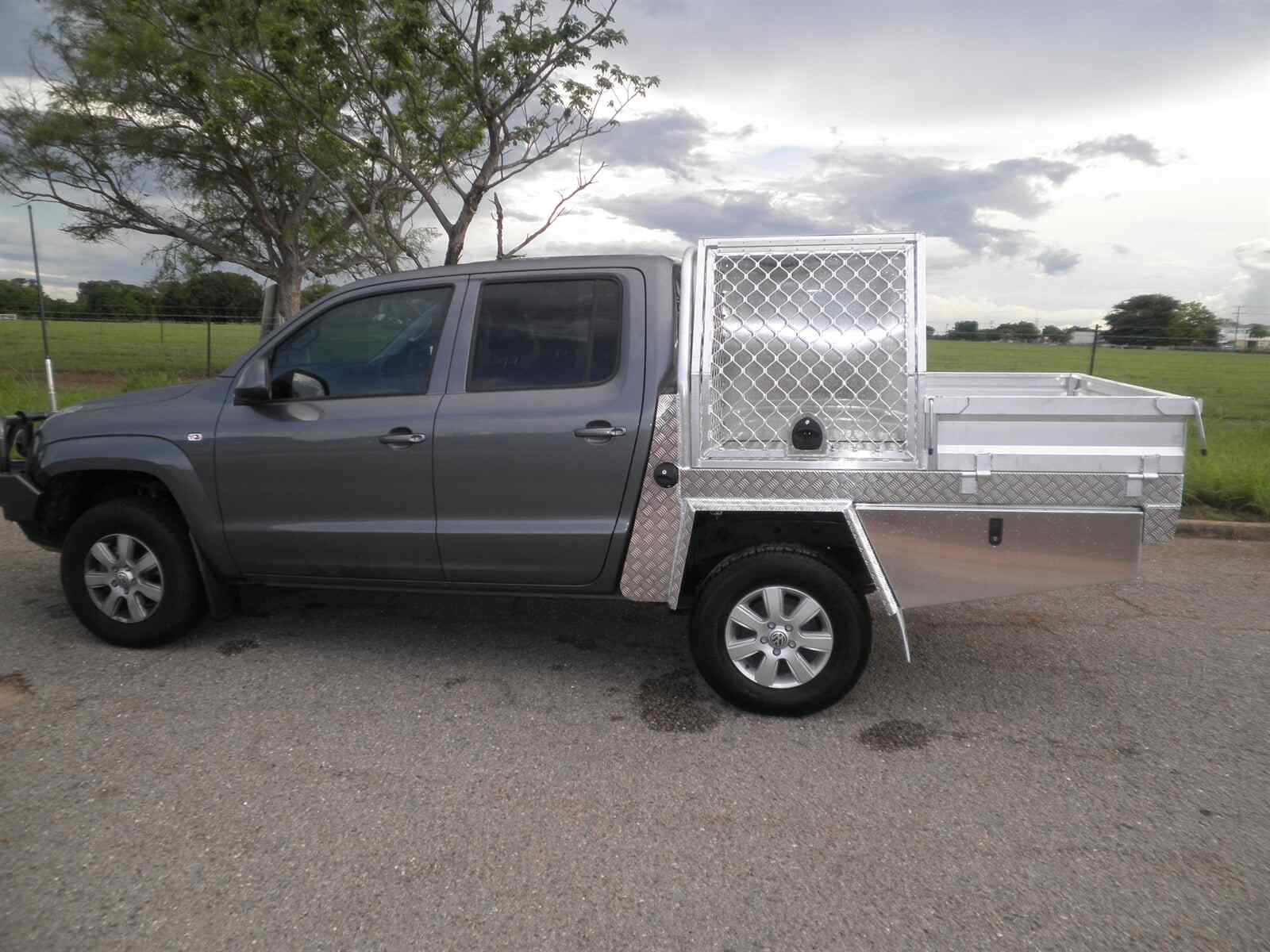 VW AmarokTray — Allycraft Modifications Aluminum Welding Fabrication Canopy in Winellie, NT
