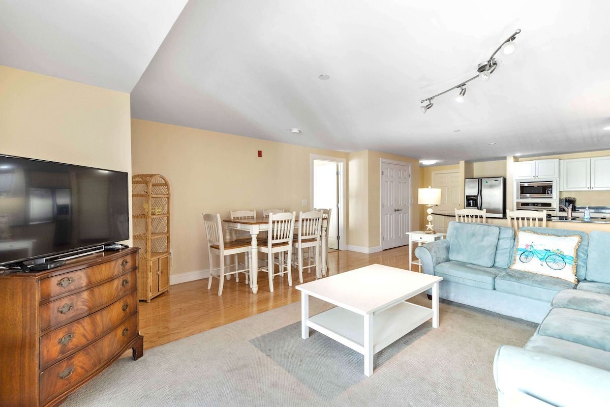 A living room filled with furniture and a flat screen tv.