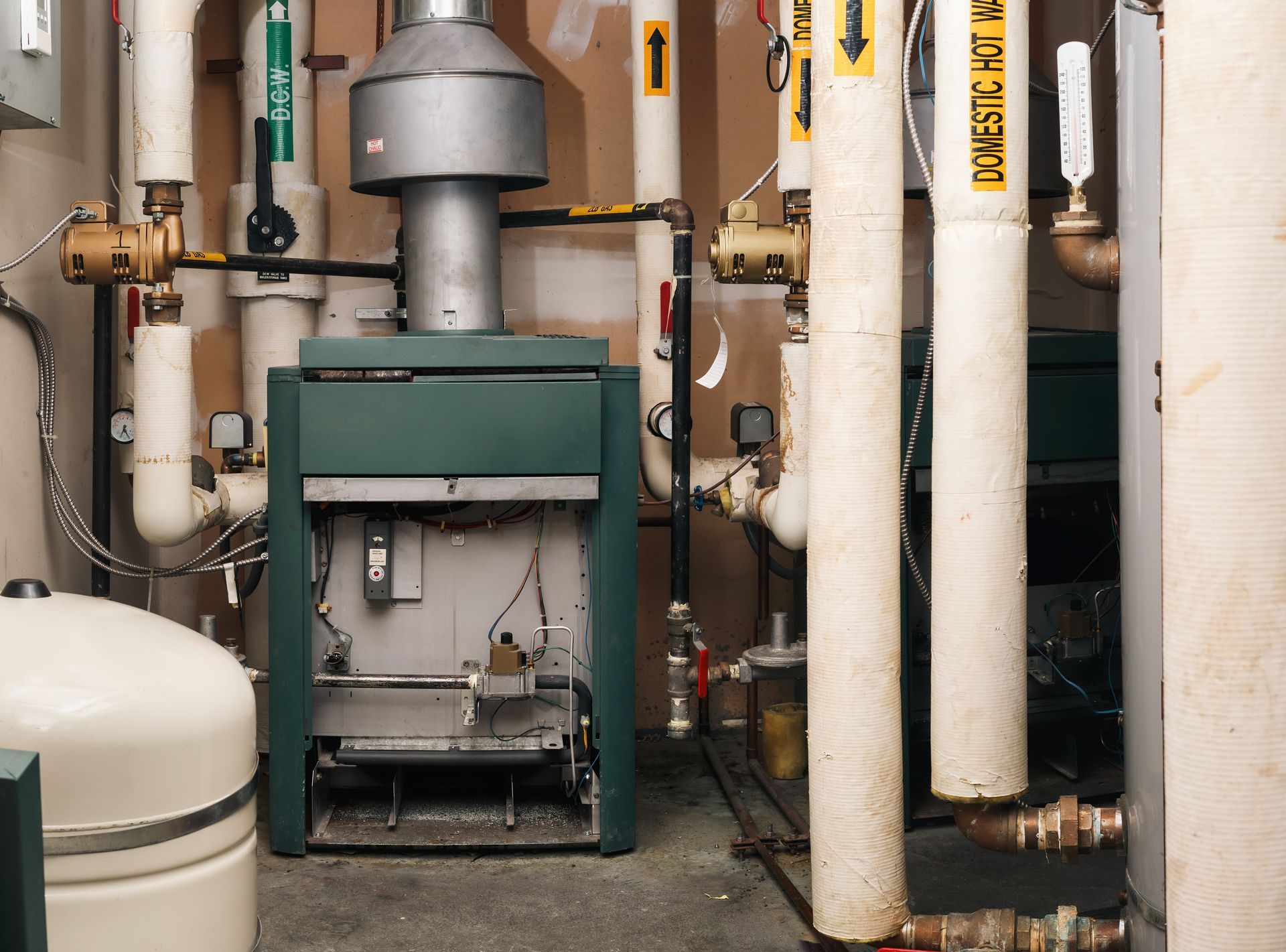 Black gas pipe with a red valve, labeled 