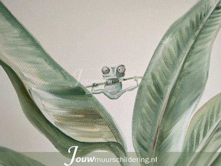 muurschildering ingezoomd op een blad met gekko in splagaat