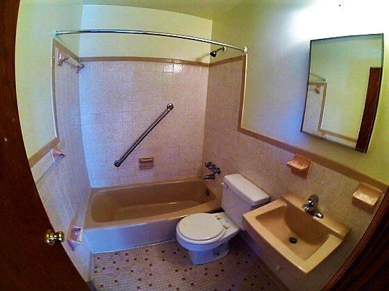 3rd Bay St Apartments bathroom