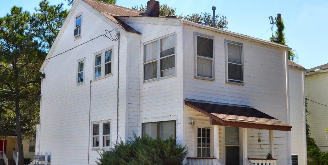 11th Bay St Building exterior