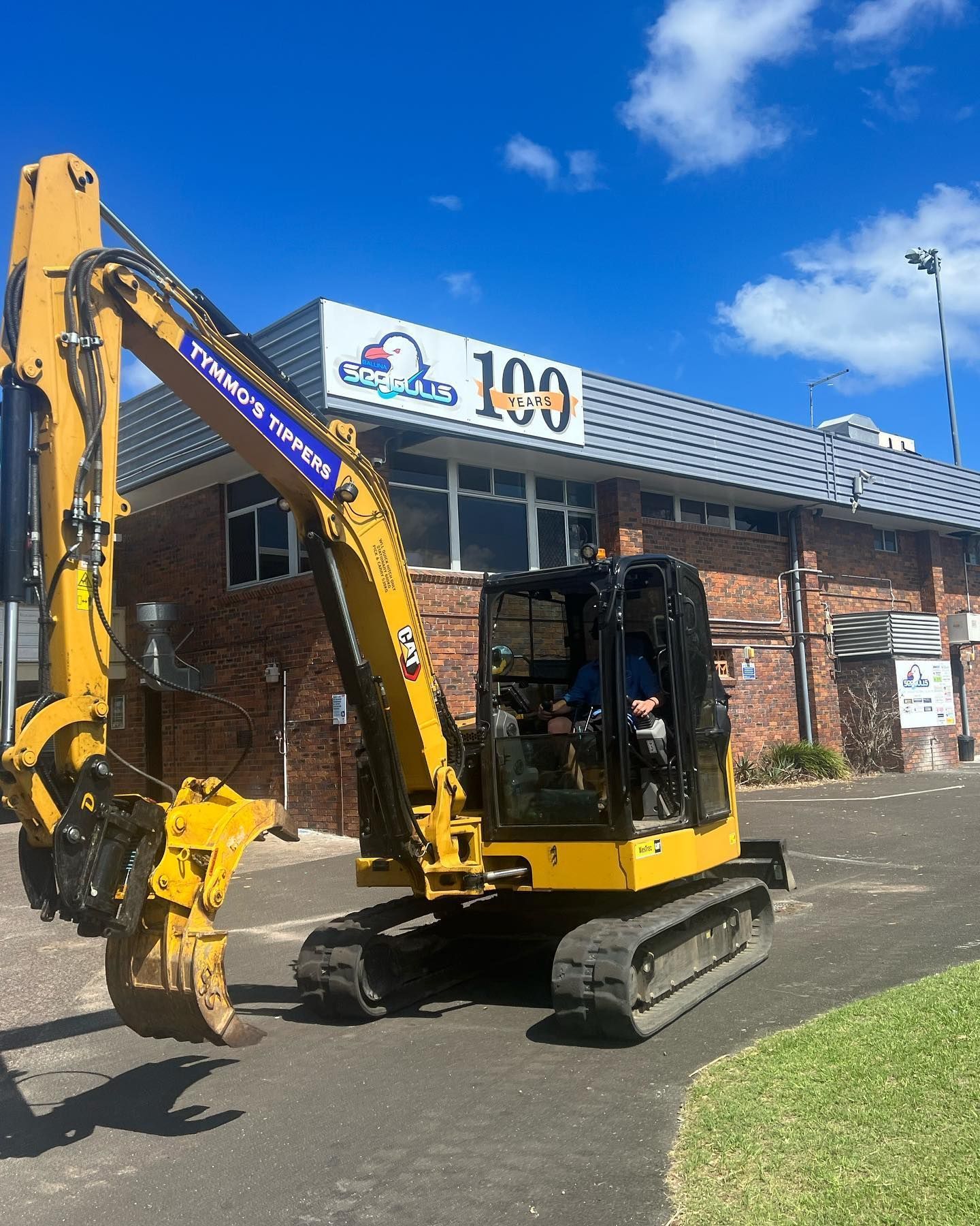 Excavator on site in Byron Bay operated by Tymmo’s