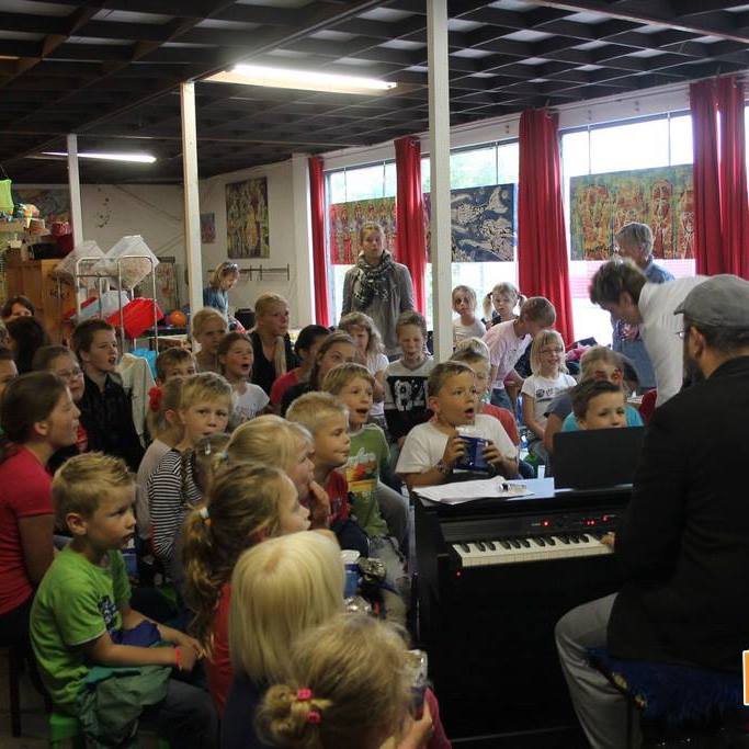 Kinderfeestjes, Creatieve workshops, bedrijfsuitjes, schoolreisjes, schoolreisje, tekenles, schilderles, tekencursus, graffiti spuiten, nerf schieten, bowlen, kinderspeelplaats, indoor, outdoor, attractiepark, speeltuin, pretpark, schildercursus, schilderscursus, voor kinderen, kinderuitje, voor volwassenen, het leukste dagje uit, voor het hele gezin, kinderfeestje, kinderfeestjes, verjaardagsfeestje, het leukste kinderfeestje, kinderpartijtje, Groningen, Veendam, Scheemda, Delfzijl, Haren, Leek, Roden, Drenthe, Friesland, Zuidlaren, Zuidbroek, Noordbroek, Winschoten, Hoogezand, Appingedam, Muntendam, Wildervank, Oude Pekela, Nieuwe Pekela, Slochteren, Coevorden, voor alle leeftijden, 4 jaar, 5 jaar, 6 jaar, 7 jaar, 8 jaar, 9 jaar, 10 jaar, 11 jaar, 12 jaar