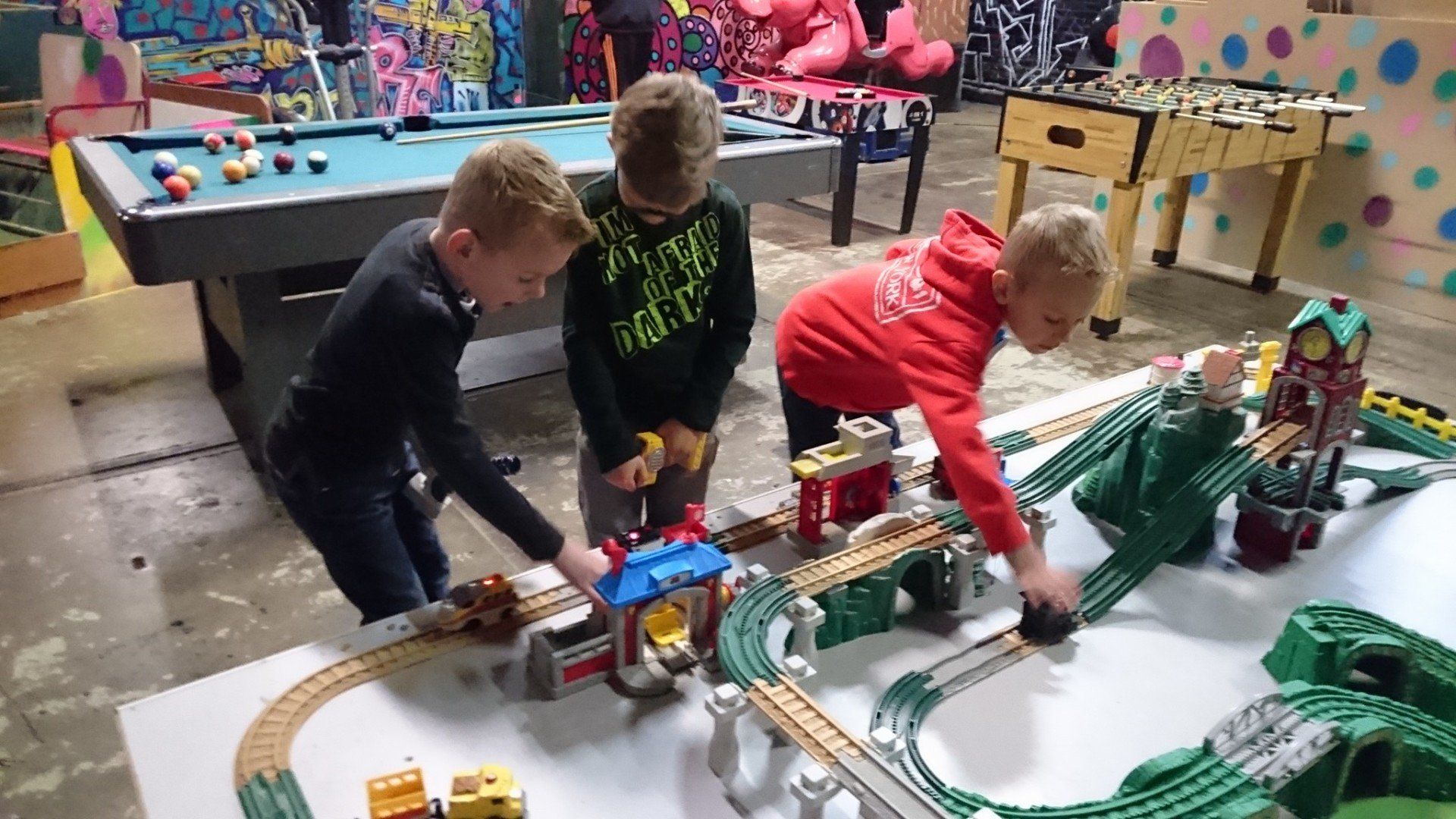 Kinderfeestjes, Creatieve workshops, bedrijfsuitjes, schoolreisjes, schoolreisje, tekenles, schilderles, tekencursus, graffiti spuiten, nerf schieten, bowlen, kinderspeelplaats, indoor, outdoor, attractiepark, speeltuin, pretpark, schildercursus, schilderscursus, voor kinderen, kinderuitje, voor volwassenen, het leukste dagje uit, voor het hele gezin, kinderfeestje, kinderfeestjes, verjaardagsfeestje, het leukste kinderfeestje, kinderpartijtje, Groningen, Veendam, Scheemda, Delfzijl, Haren, Leek, Roden, Drenthe, Friesland, Zuidlaren, Zuidbroek, Noordbroek, Winschoten, Hoogezand, Appingedam, Muntendam, Wildervank, Oude Pekela, Nieuwe Pekela, Slochteren, Coevorden, voor alle leeftijden, 4 jaar, 5 jaar, 6 jaar, 7 jaar, 8 jaar, 9 jaar, 10 jaar, 11 jaar, 12 jaar