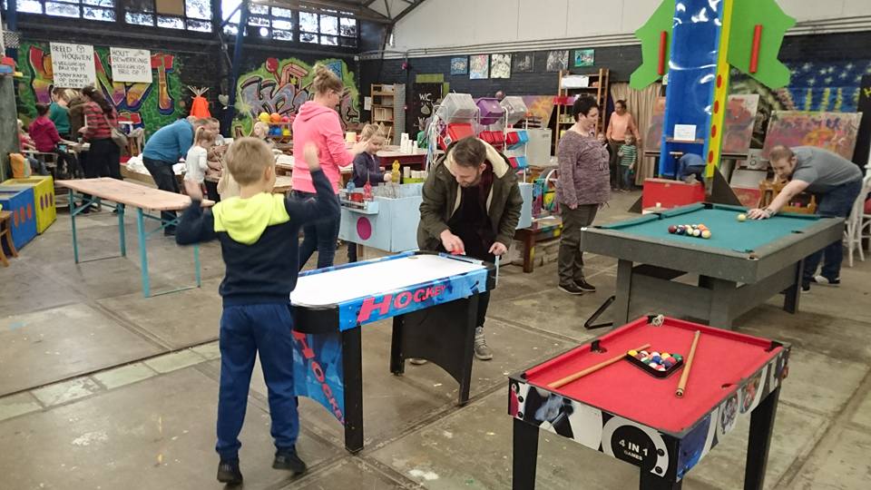 Kinderfeestjes, Creatieve workshops, bedrijfsuitjes, schoolreisjes, schoolreisje, tekenles, schilderles, tekencursus, graffiti spuiten, nerf schieten, bowlen, kinderspeelplaats, indoor, outdoor, attractiepark, speeltuin, pretpark, schildercursus, schilderscursus, voor kinderen, kinderuitje, voor volwassenen, het leukste dagje uit, voor het hele gezin, kinderfeestje, kinderfeestjes, verjaardagsfeestje, het leukste kinderfeestje, kinderpartijtje, Groningen, Veendam, Scheemda, Delfzijl, Haren, Leek, Roden, Drenthe, Friesland, Zuidlaren, Zuidbroek, Noordbroek, Winschoten, Hoogezand, Appingedam, Muntendam, Wildervank, Oude Pekela, Nieuwe Pekela, Slochteren, Coevorden, voor alle leeftijden, 4 jaar, 5 jaar, 6 jaar, 7 jaar, 8 jaar, 9 jaar, 10 jaar, 11 jaar, 12 jaar