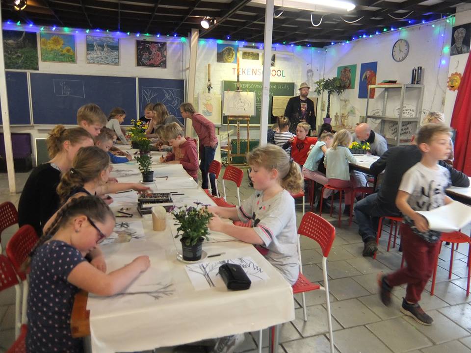 Kinderfeestjes, Creatieve workshops, bedrijfsuitjes, schoolreisjes, schoolreisje, tekenles, schilderles, tekencursus, graffiti spuiten, nerf schieten, bowlen, kinderspeelplaats, indoor, outdoor, attractiepark, speeltuin, pretpark, schildercursus, schilderscursus, voor kinderen, kinderuitje, voor volwassenen, het leukste dagje uit, voor het hele gezin, kinderfeestje, kinderfeestjes, verjaardagsfeestje, het leukste kinderfeestje, kinderpartijtje, Groningen, Veendam, Scheemda, Delfzijl, Haren, Leek, Roden, Drenthe, Friesland, Zuidlaren, Zuidbroek, Noordbroek, Winschoten, Hoogezand, Appingedam, Muntendam, Wildervank, Oude Pekela, Nieuwe Pekela, Slochteren, Coevorden, voor alle leeftijden, 4 jaar, 5 jaar, 6 jaar, 7 jaar, 8 jaar, 9 jaar, 10 jaar, 11 jaar, 12 jaar