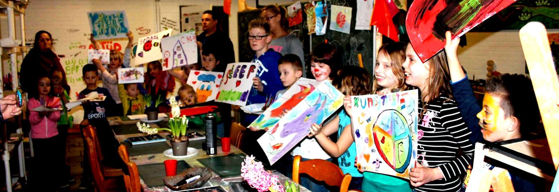 Kinderfeestjes, Creatieve workshops, bedrijfsuitjes, schoolreisjes, schoolreisje, tekenles, schilderles, tekencursus, graffiti spuiten, nerf schieten, bowlen, kinderspeelplaats, indoor, outdoor, attractiepark, speeltuin, pretpark, schildercursus, schilderscursus, voor kinderen, kinderuitje, voor volwassenen, het leukste dagje uit, voor het hele gezin, kinderfeestje, kinderfeestjes, verjaardagsfeestje, het leukste kinderfeestje, kinderpartijtje, Groningen, Veendam, Scheemda, Delfzijl, Haren, Leek, Roden, Drenthe, Friesland, Zuidlaren, Zuidbroek, Noordbroek, Winschoten, Hoogezand, Appingedam, Muntendam, Wildervank, Oude Pekela, Nieuwe Pekela, Slochteren, Coevorden, voor alle leeftijden, 4 jaar, 5 jaar, 6 jaar, 7 jaar, 8 jaar, 9 jaar, 10 jaar, 11 jaar, 12 jaar