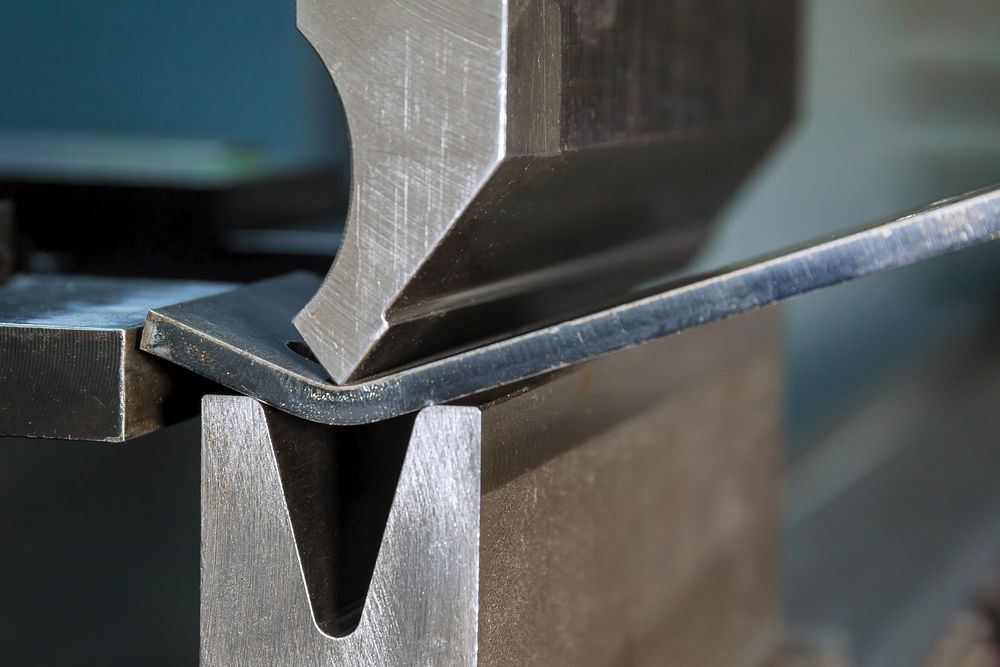 Bending Sheet Metal With a Hydraulic Machine