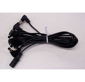 Cabo fonte de alimentação preto com vários conectores.