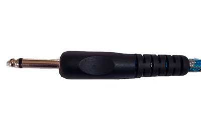 Plugues elétricos para transmissão de audio.