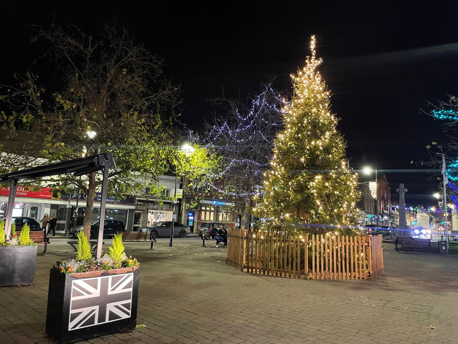 Biggleswade christmas tree in the square with the lights turned on