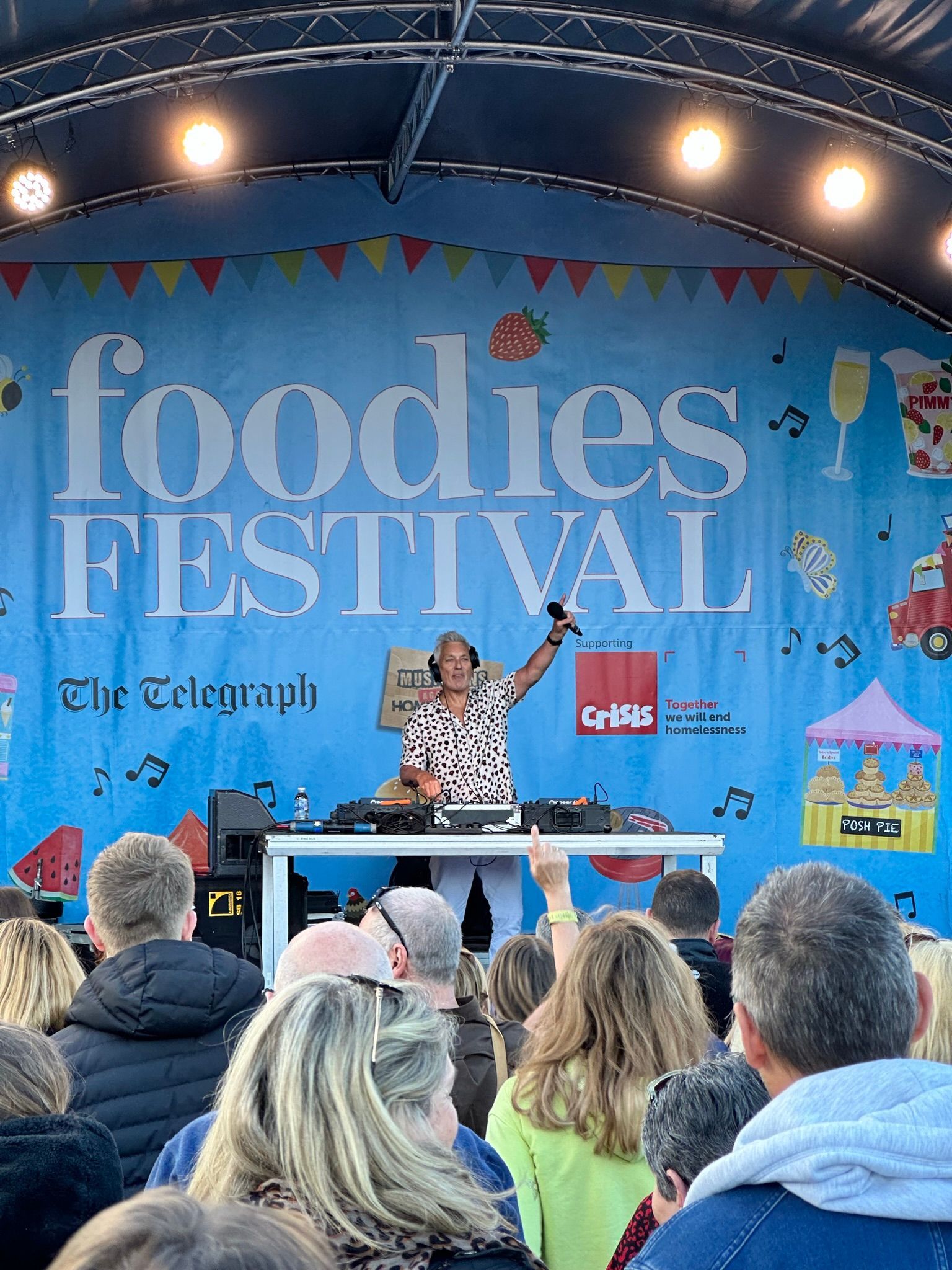 a close up of Martin Kemp performing on the arc truss stage