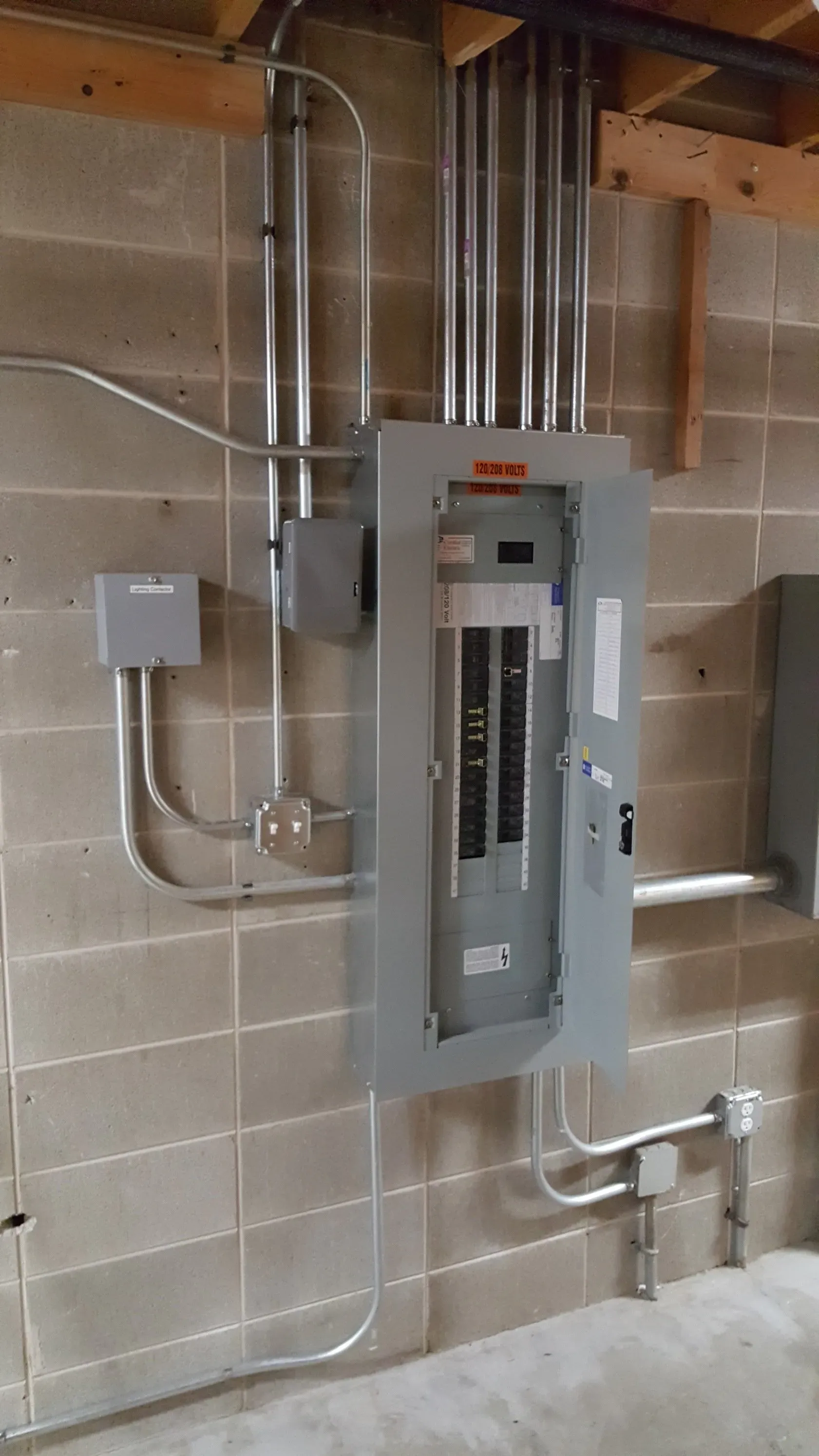 Breaker — Lombard, IL — Cordial Electric Inc.