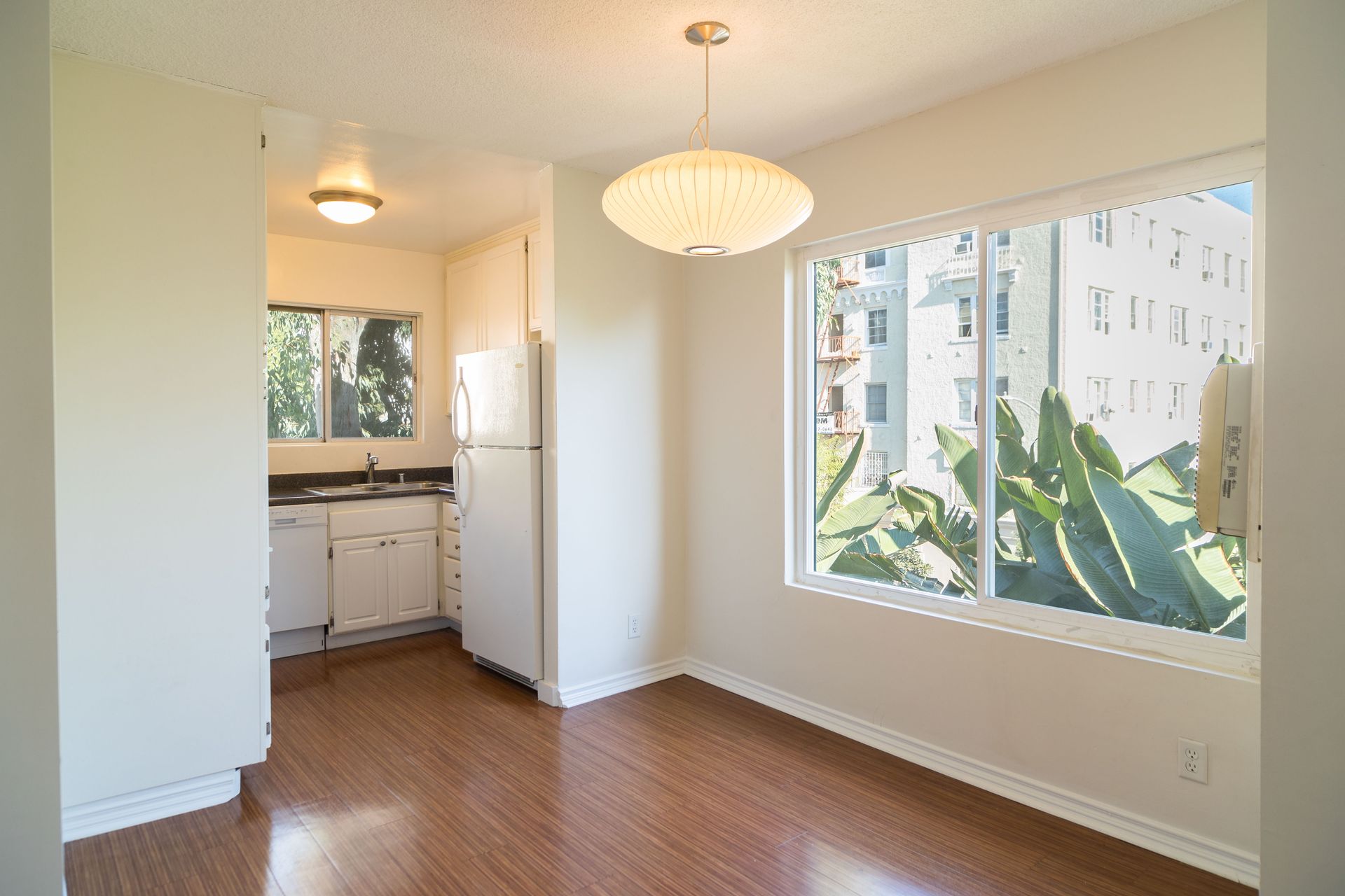 Hollywood Colony, Studio - Image 9