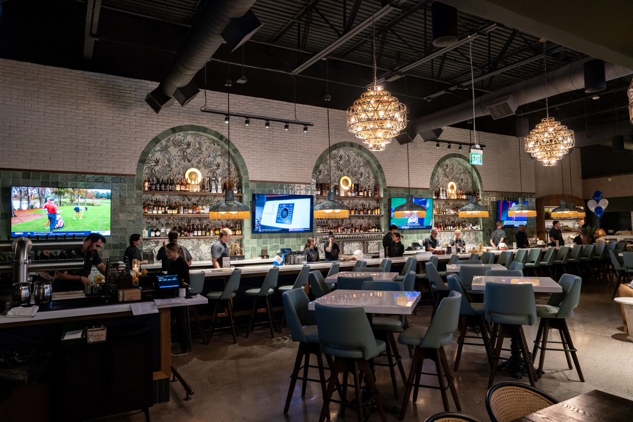 Trevor's Liquor Store Paradise Valley Location indoor bar and restaurant picture - 12820 N Tatum Blvd, Phoenix, AZ 85032