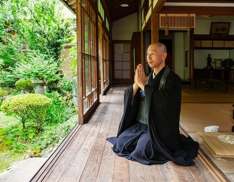 Energy Balance and Decision Making in Leadership