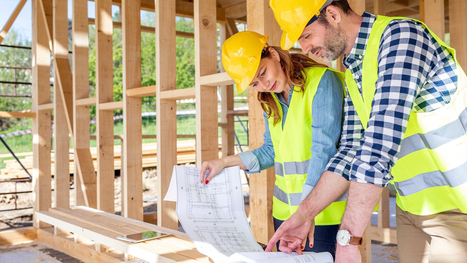 Two tradies getting insurance