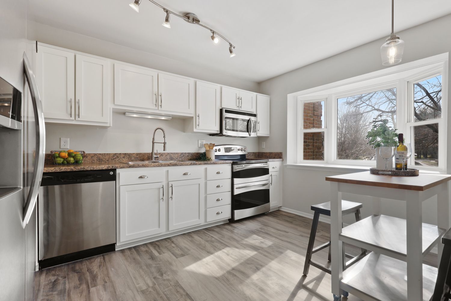 Hunt Valley kitchen shot with beautiful array of sunhine - photo by Craig Westerman