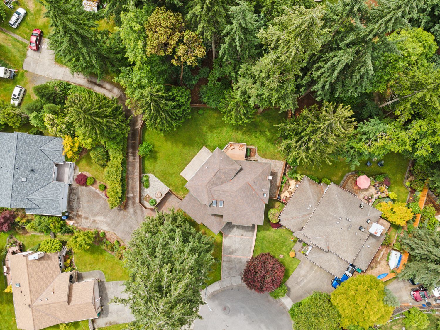 An aerial drone shoot of a residential area with houses and trees in Seattle, WA by Hometrack.