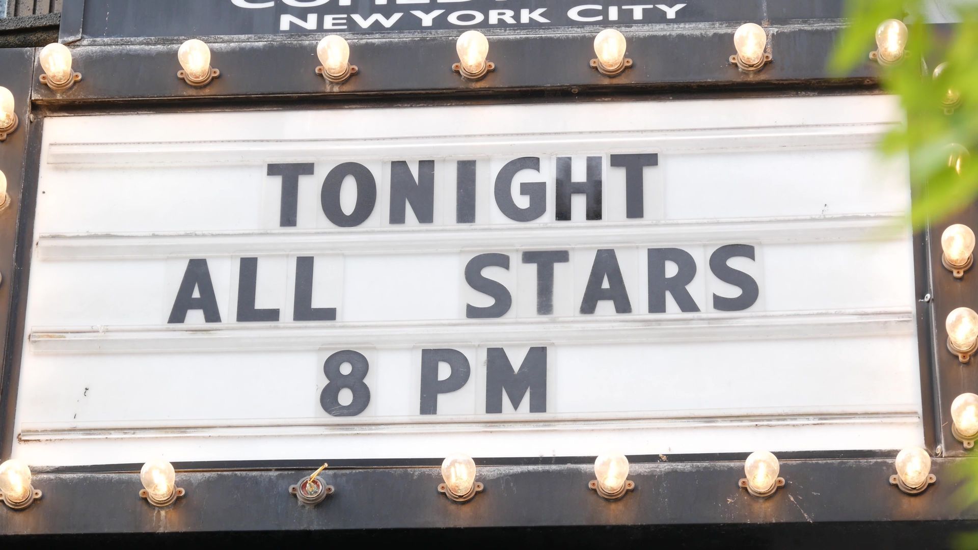 A sign that says tonight all stars at 8 pm