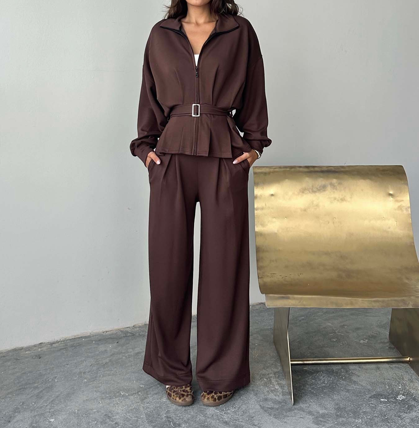 Twee-Delige Dames Set Bruin  Comfortabele Modal Blend Trendy Co-ord met Rits & Ceintuur