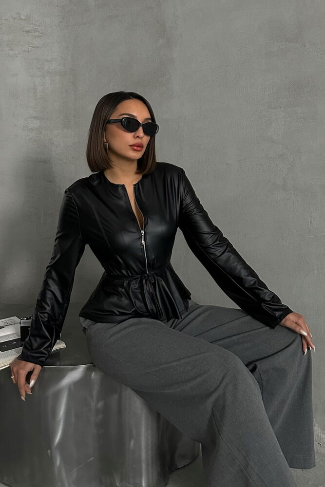 Midnight Elegance by AroeFashion - Zwarte Kunstleren Blouse Dames