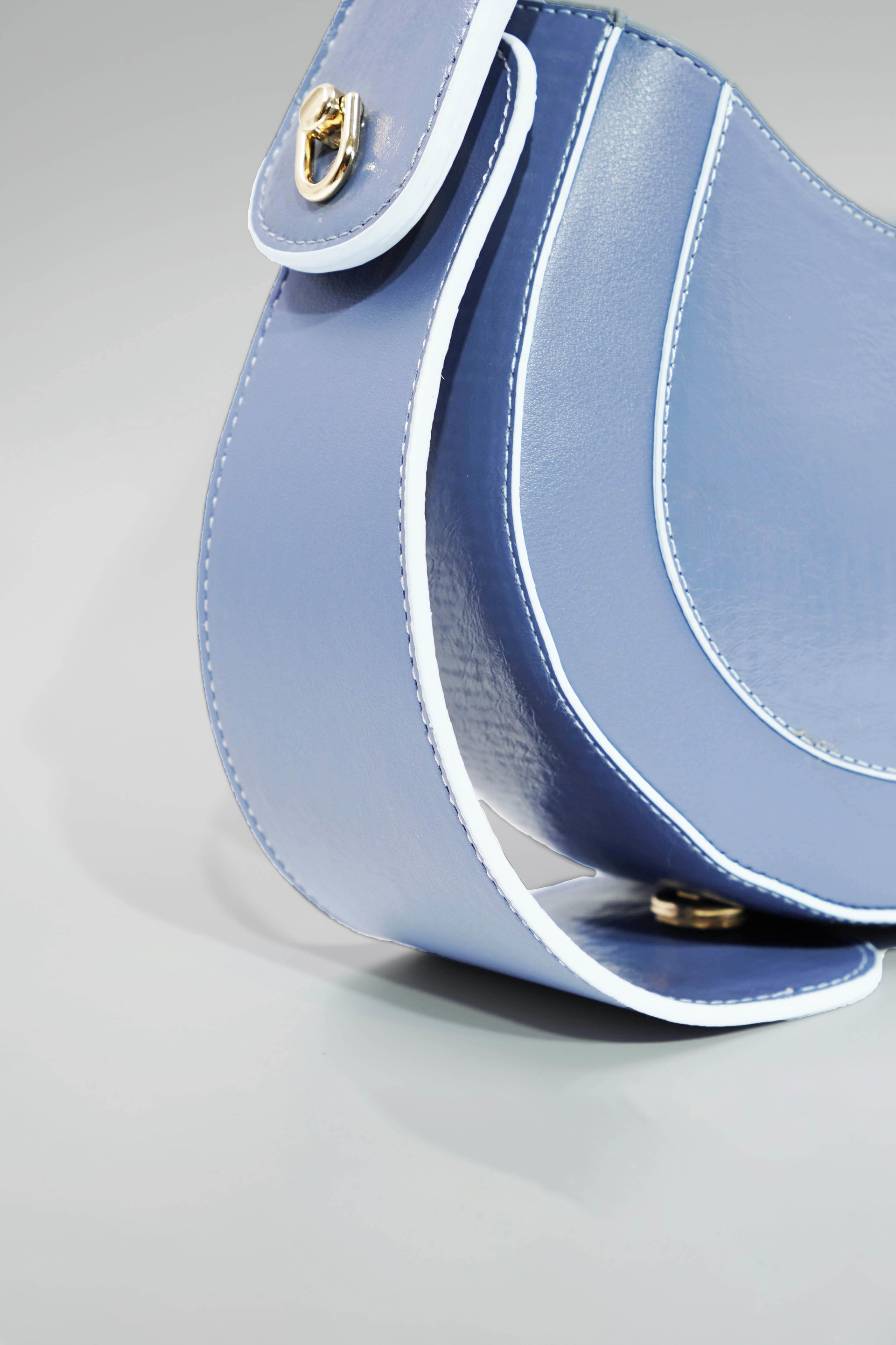 Zaria Exclusieve Dames Schoudertas – Uniek Designer - Model in lichtblauwe tint Luxe Statement Tas