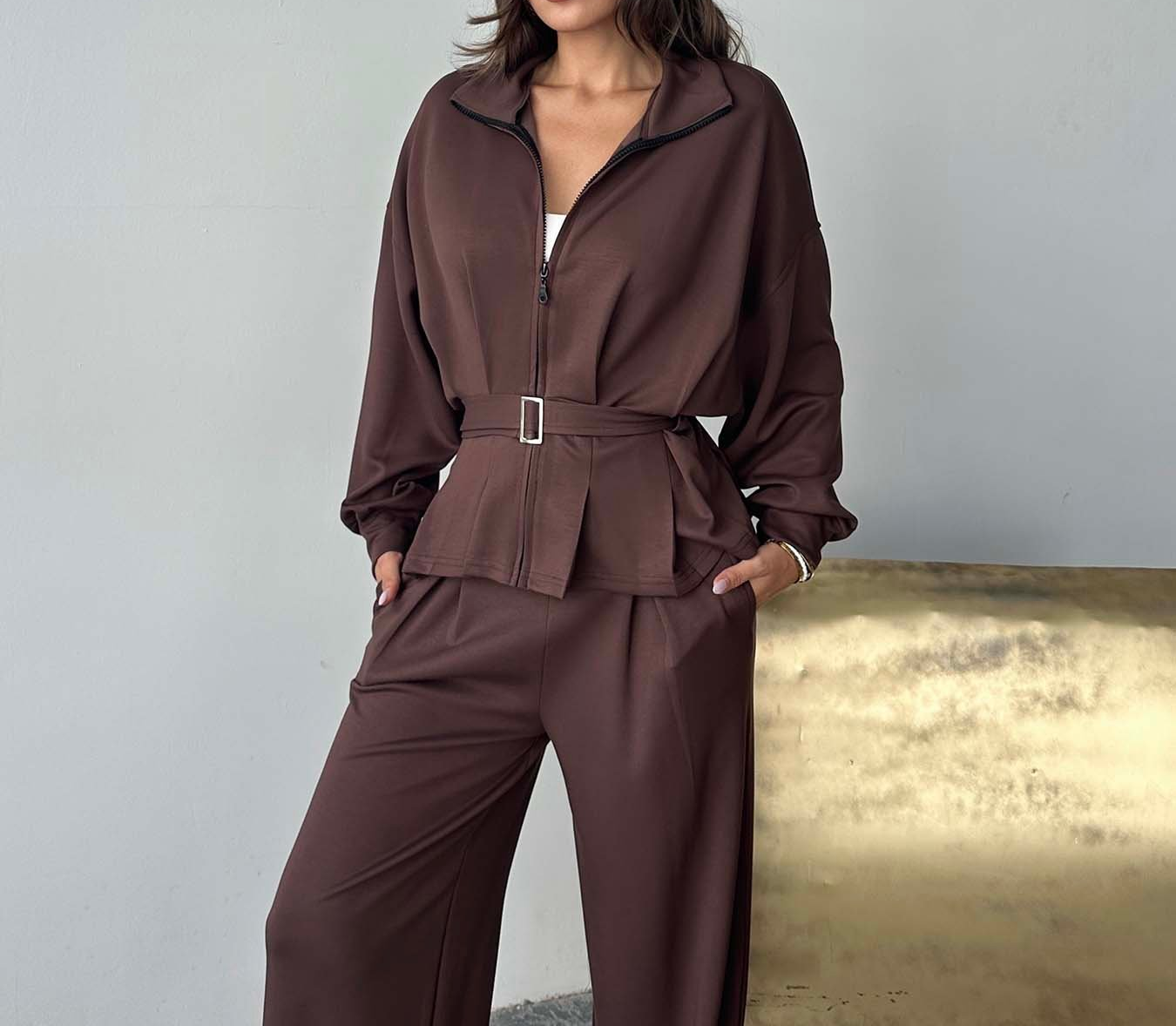 Twee-Delige Dames Set Bruin  Comfortabele Modal Blend Trendy Co-ord met Rits & Ceintuur