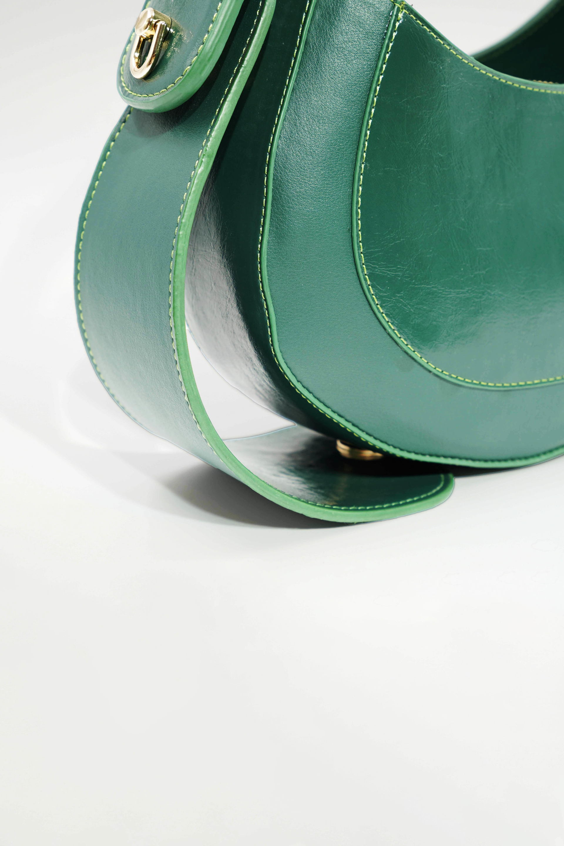 Zaria Exclusieve Dames Schoudertas – Uniek Designer - Model in groene Earth Color Luxe Statement Tas