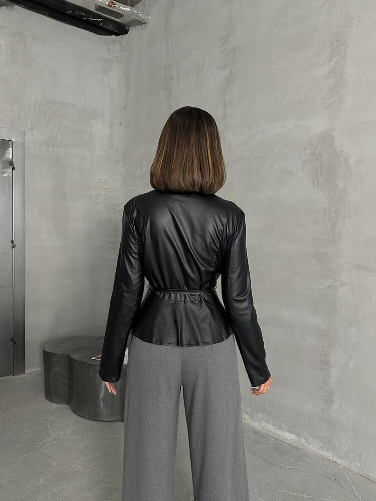 Midnight Elegance by AroeFashion - Zwarte Kunstleren Blouse Dames