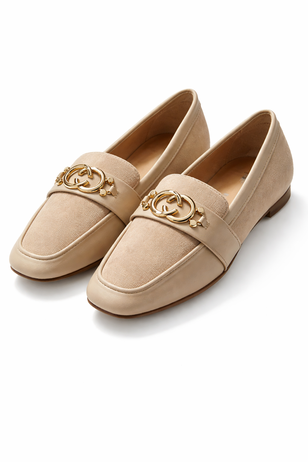 Elegante Beige Suède Look Loafers met Gouden Detail