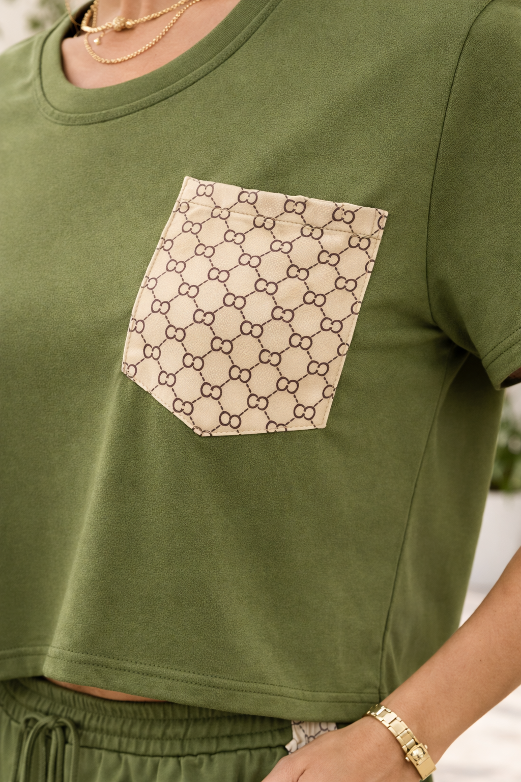 Olijfgroene Two Piece Set Dames – Crop Top & Wide Leg Broek met Beige Print Details