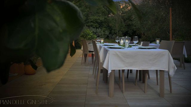 Breakfasts and dinners at Glamping Pian delle Ginestre