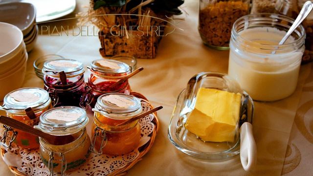 Artisanal jams from Az. Agricola Pian delle Ginestre