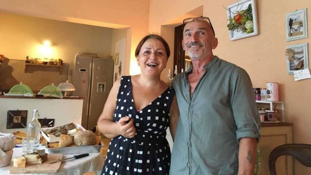 Ilaria y Roberto están listos para darle la bienvenida en Glamping Pian delle Ginestre.