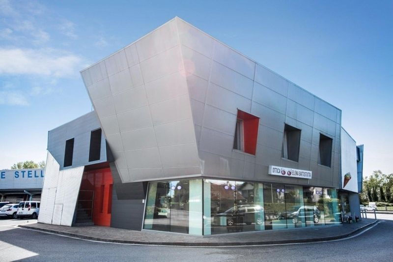 Esterno del negozio di ottica elena battistutta