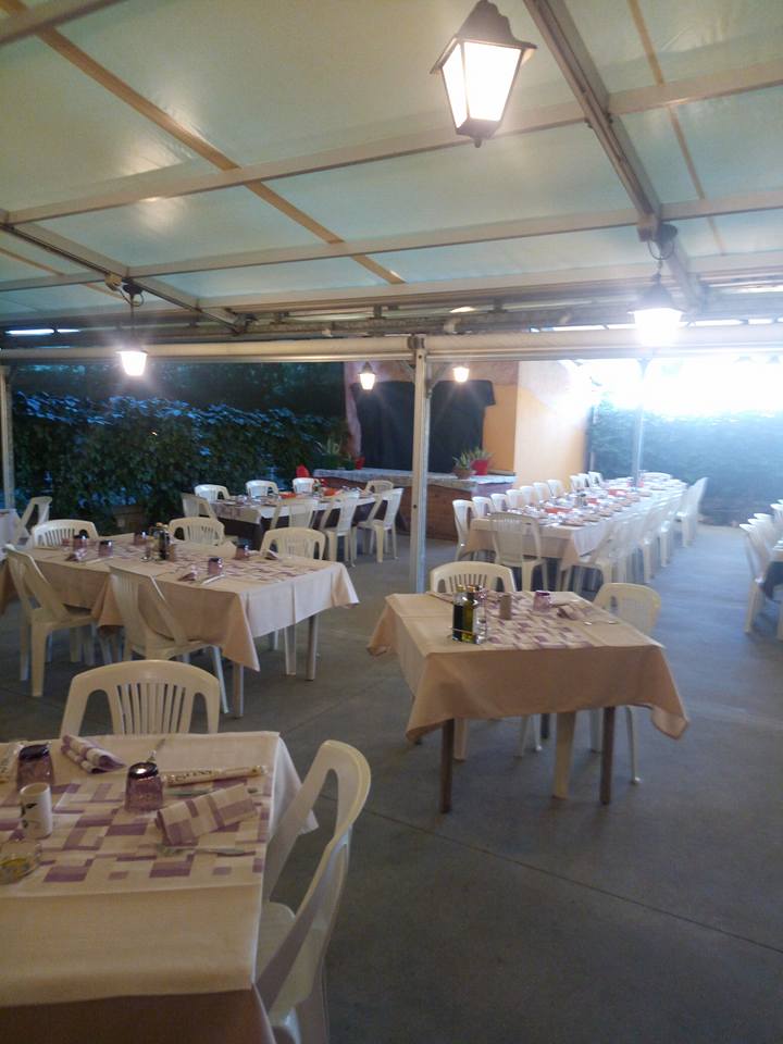 veranda esterna di una pizzeria