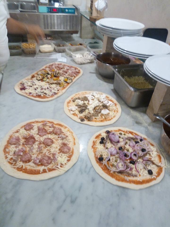 pizze condite da infornare