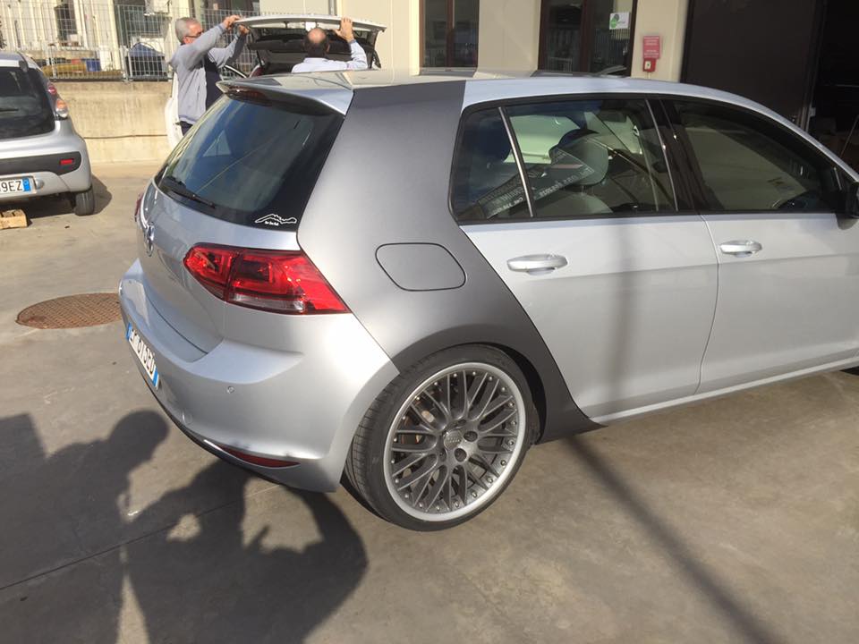 auto con carrozzeria modificata