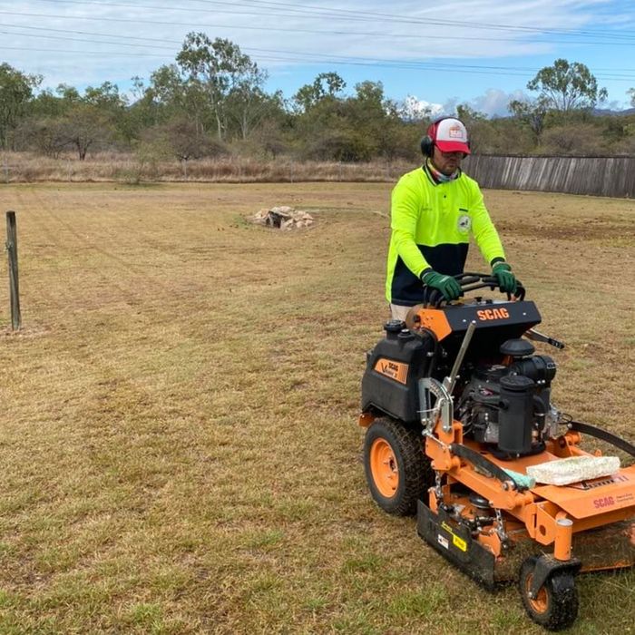 Lawn Mower - Gardener in Heatley, QLD