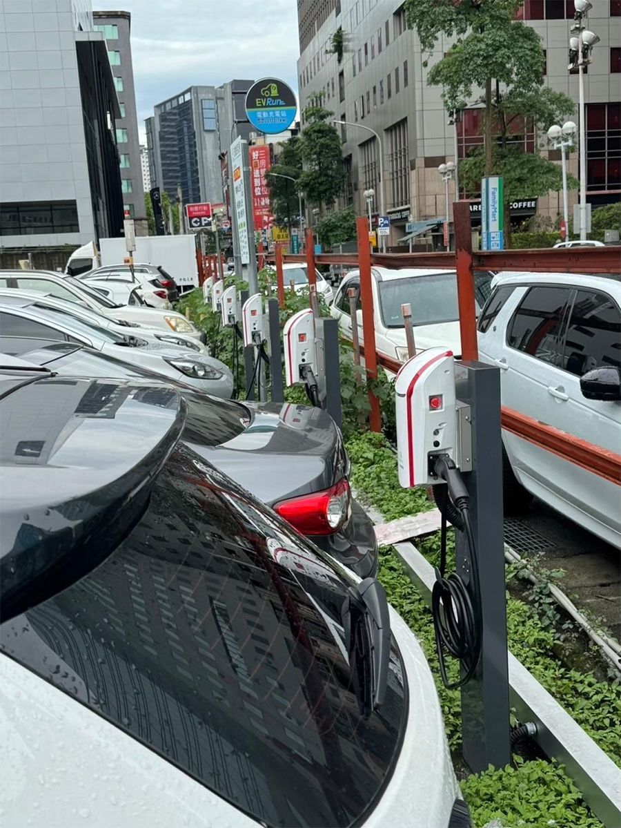 EVRun_中和建八路和雲停車場訂閱LINE@+CCMS