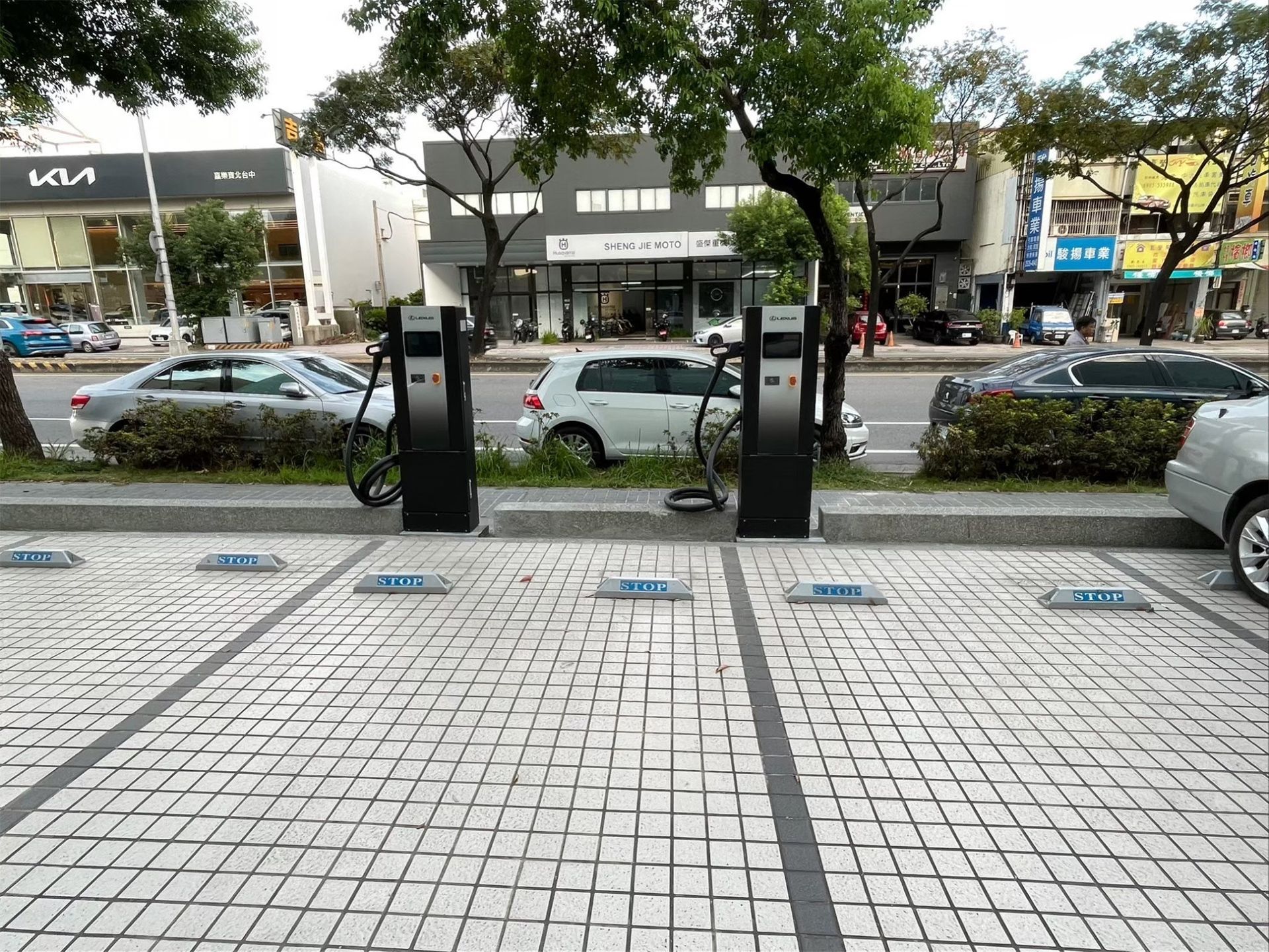 LEXUS中部汽車_北台中營業所訂閱LINE@+CCMS