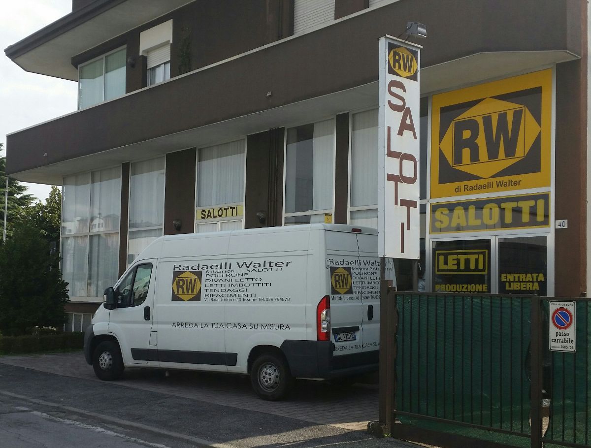 Ingresso dello showroom di salotti